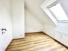 NEU: Dachgeschosswohnung mit uneinsehbarem Balkon: 3 Zimmer, Küche, Vollbad uvm.! - Bild