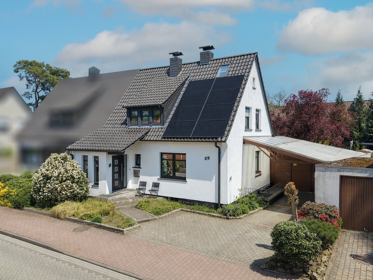 Bild - Kernsaniert & zentral gelegen: Doppelhaushälfte in gefragter Wohnlage von Heukamps Tannen!