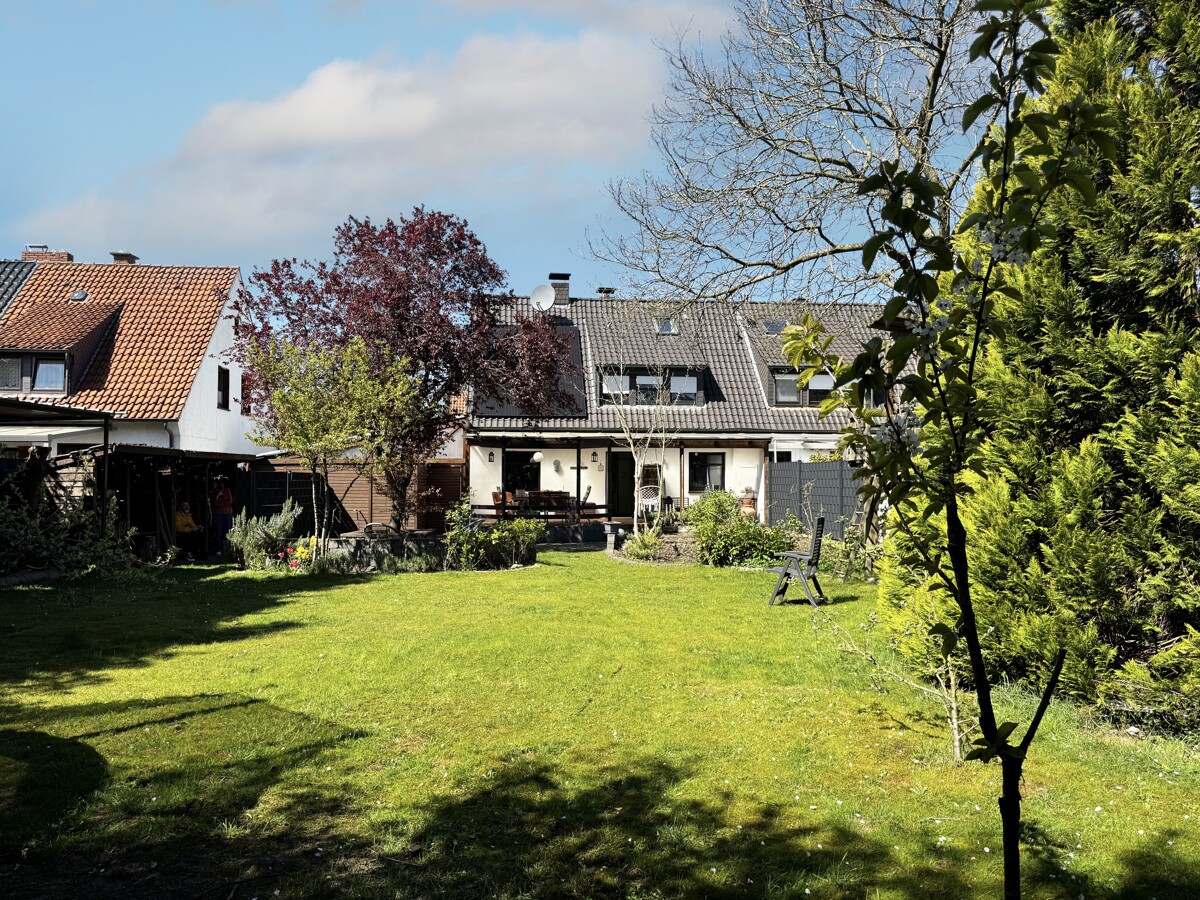 Bild - Kernsaniert & zentral gelegen: Doppelhaushälfte in gefragter Wohnlage von Heukamps Tannen!