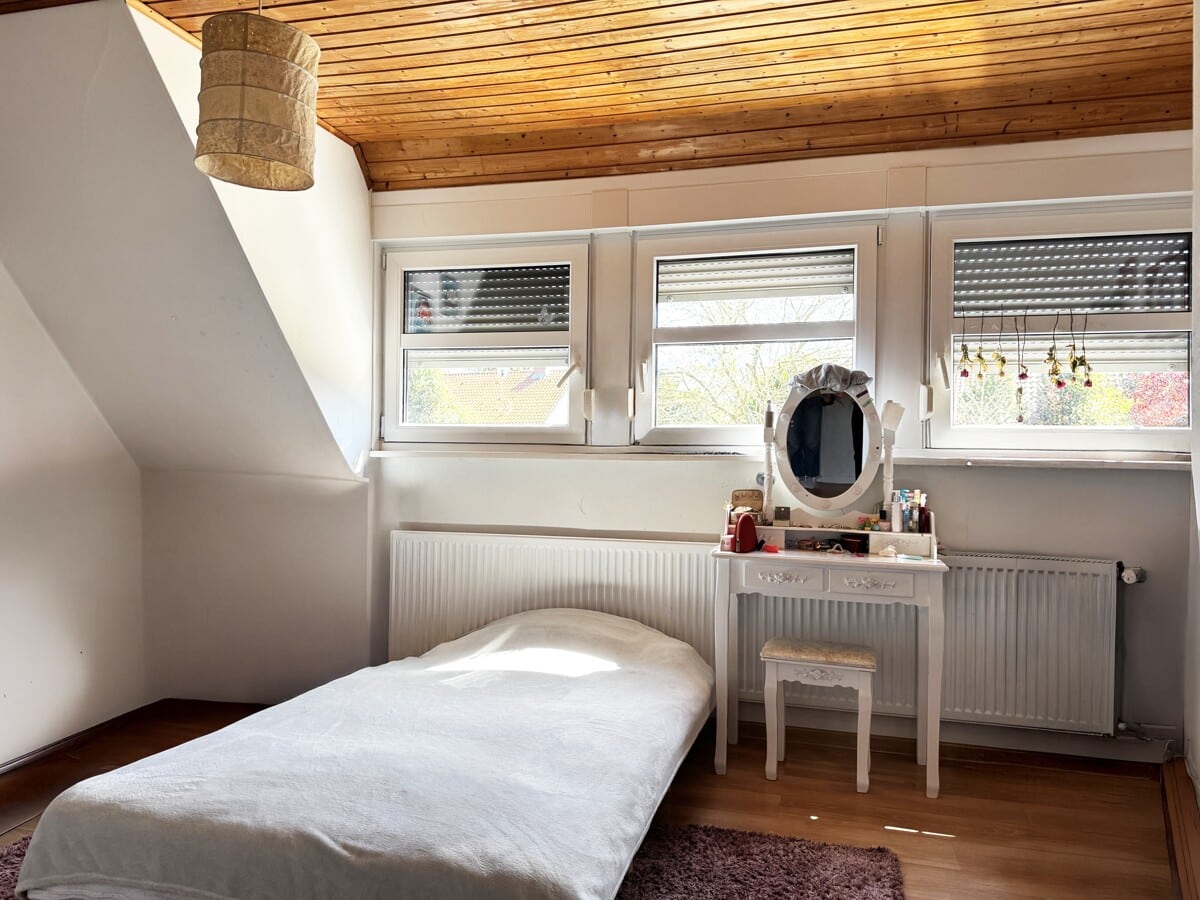 Bild - Kernsaniert & zentral gelegen: Doppelhaushälfte in gefragter Wohnlage von Heukamps Tannen!