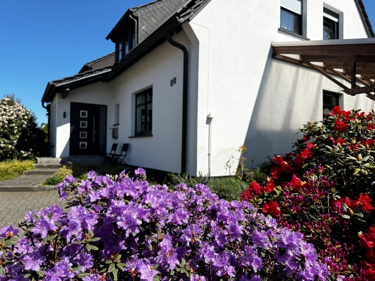 Bild - Kernsaniert & zentral gelegen: Doppelhaushälfte in gefragter Wohnlage von Heukamps Tannen!