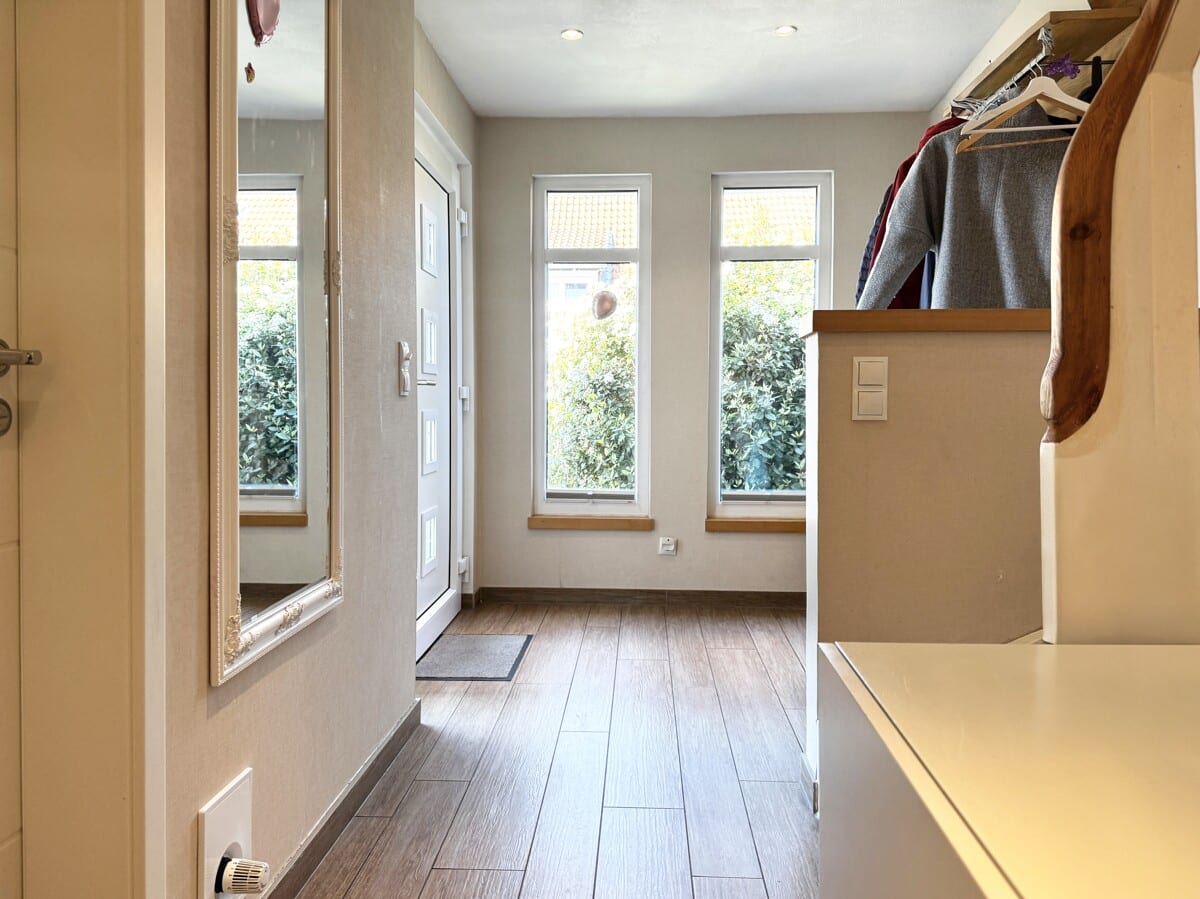 Bild - Kernsaniert & zentral gelegen: Doppelhaushälfte in gefragter Wohnlage von Heukamps Tannen!