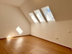 Bild - Mitten im Geschehen: renovierte 3-Zimmer-Dachgeschosswohnung in der Fußgängerzone!