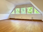 Bild - Mitten im Geschehen: renovierte 3-Zimmer-Dachgeschosswohnung in der Fußgängerzone!