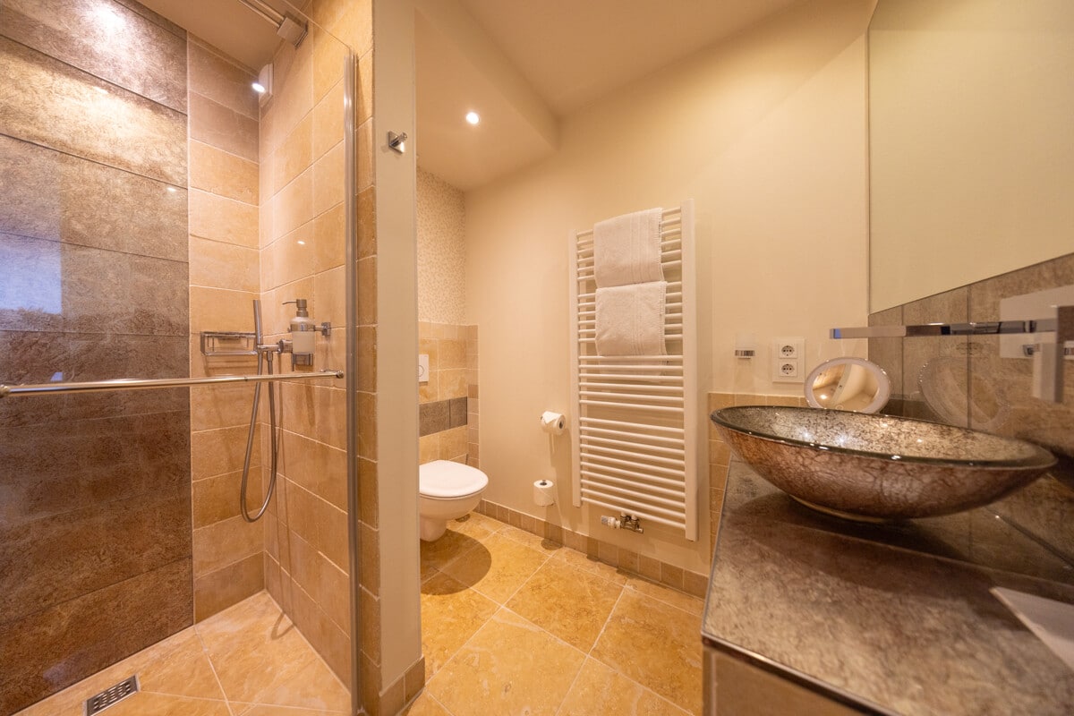 Bild - Nordsee im Blick, Rendite im Fokus – Exklusive Maisonette mit Nordseeblick in List auf Sylt!